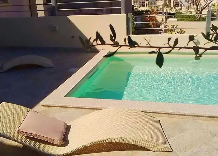 Villa Etienne - Key To *