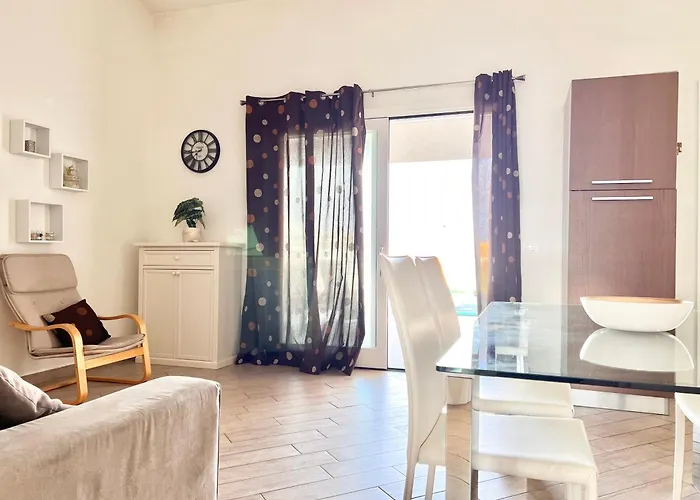 Etienne - Key To Villa *